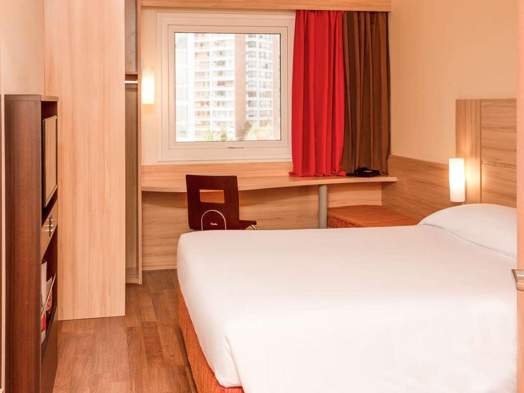 Ibis Santiago Las Condes Стая снимка