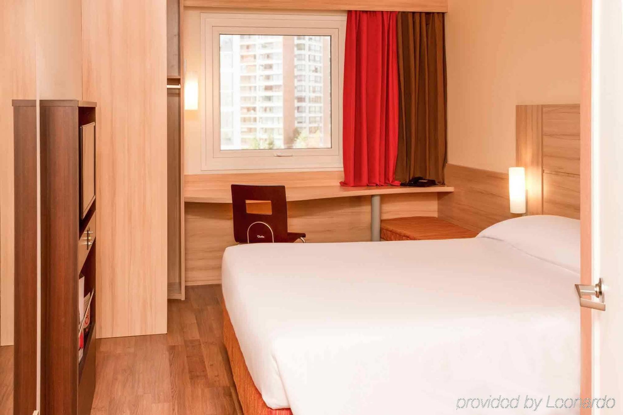 Ibis Santiago Las Condes Екстериор снимка
